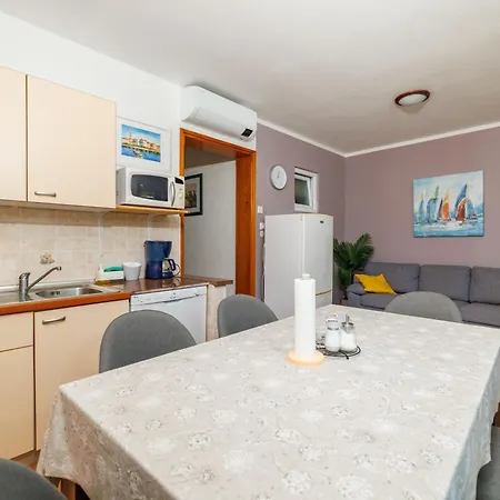Renata Apartman Palit
