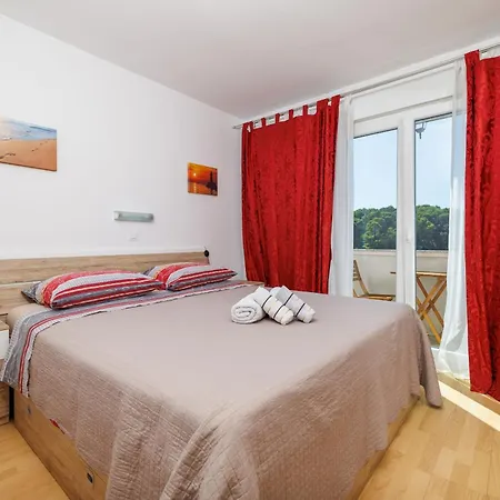 Renata Apartment *
