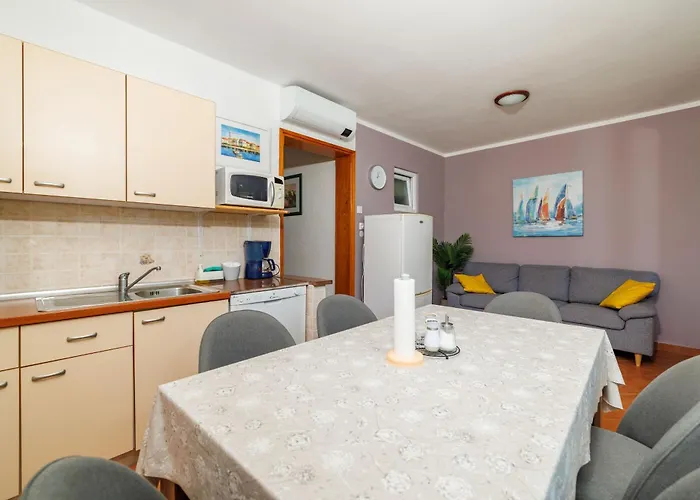 Renata Apartment Palit